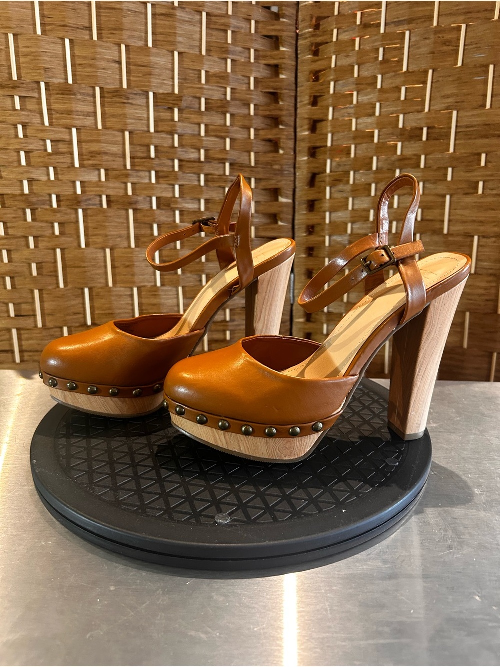 Cognac Platform Block Heel Ankle Strap Pumps Studded Wood Look Size 7 JustFab